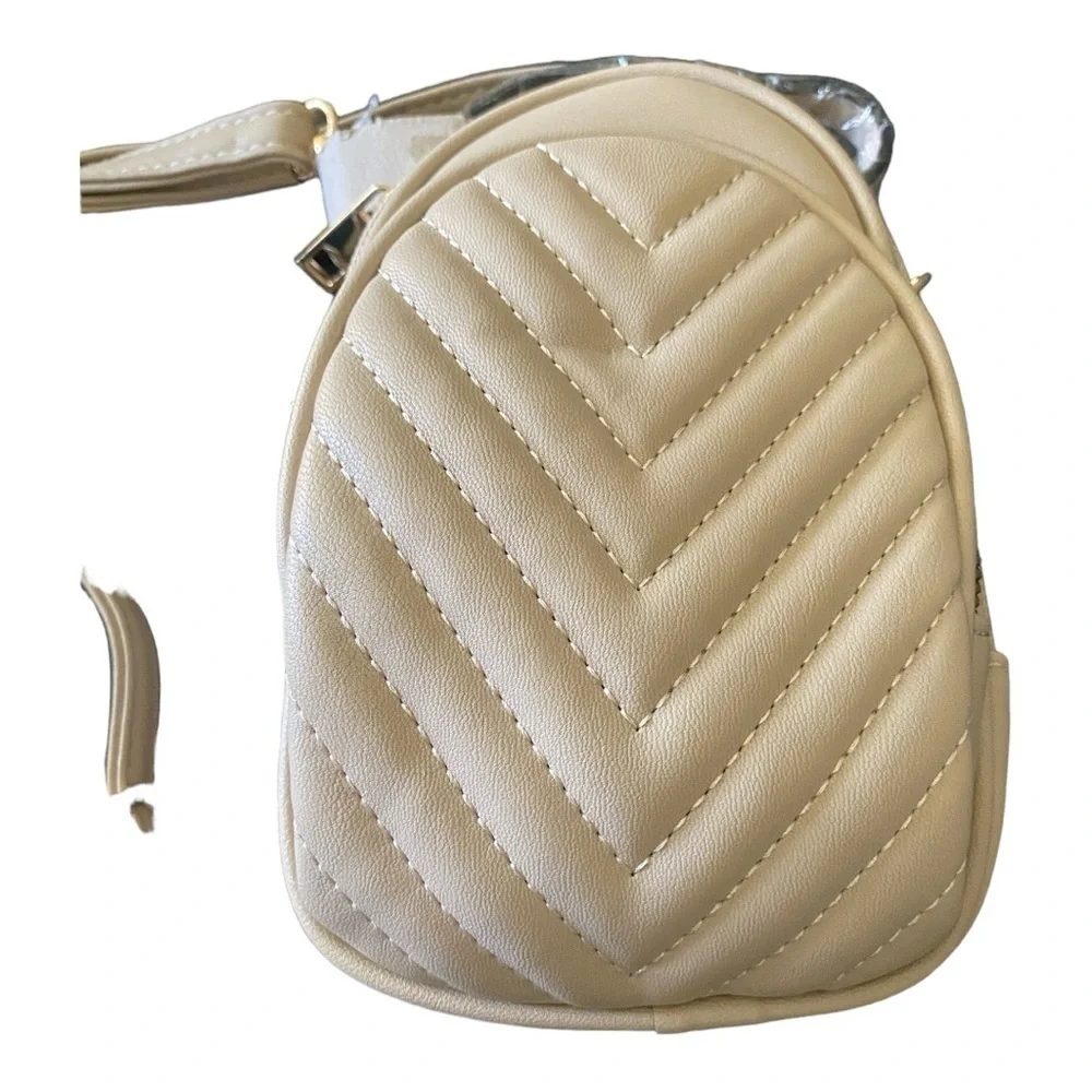 NWT-DELUXITY-BEAUTIFUL DMALL CROSSBODY BAG-VEGAN